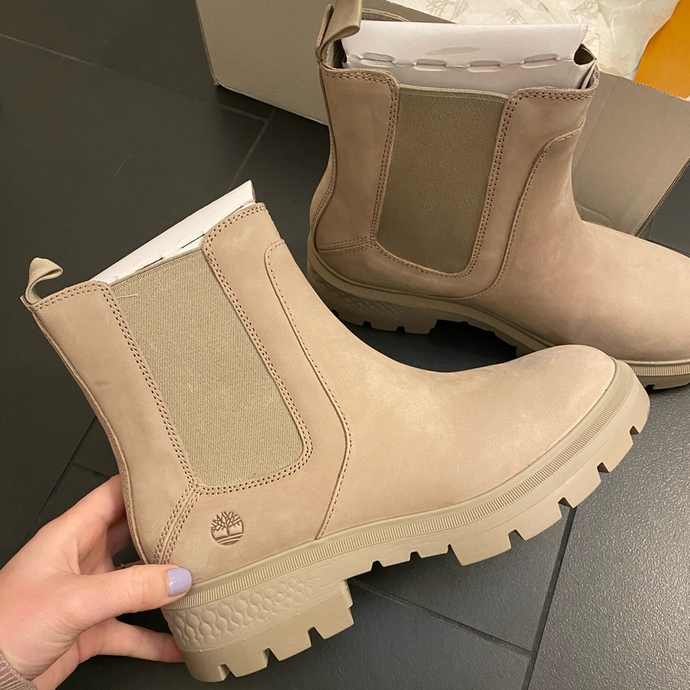 Timberland Cortina Valley Chelsea boots. Size 9.5. Light Taupe Nubuck color.